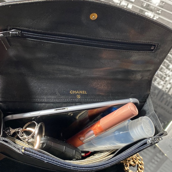 Authentic Chanel CC Patent Leather Purse Wallet - Picture 5 of 17